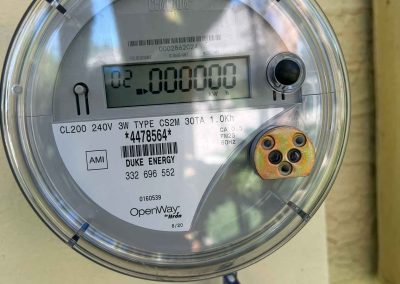 Zero energy consumption shown on the smart energy meter after installation of solar panels by Smart Volt Solutions.